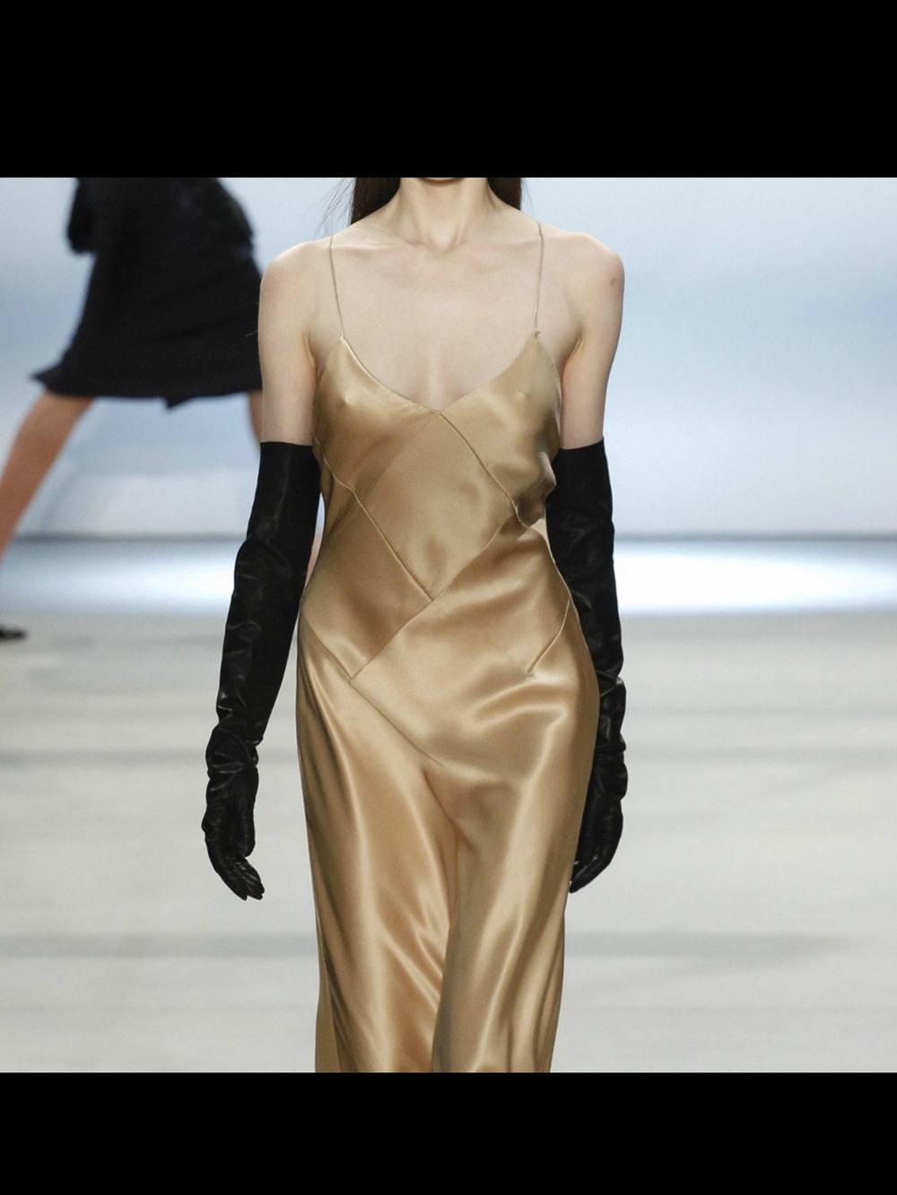 Cushnie et Ochs 100% Silk Beige V-Neck Slip Midi Dress Size 4 Small MSRP ~$1595